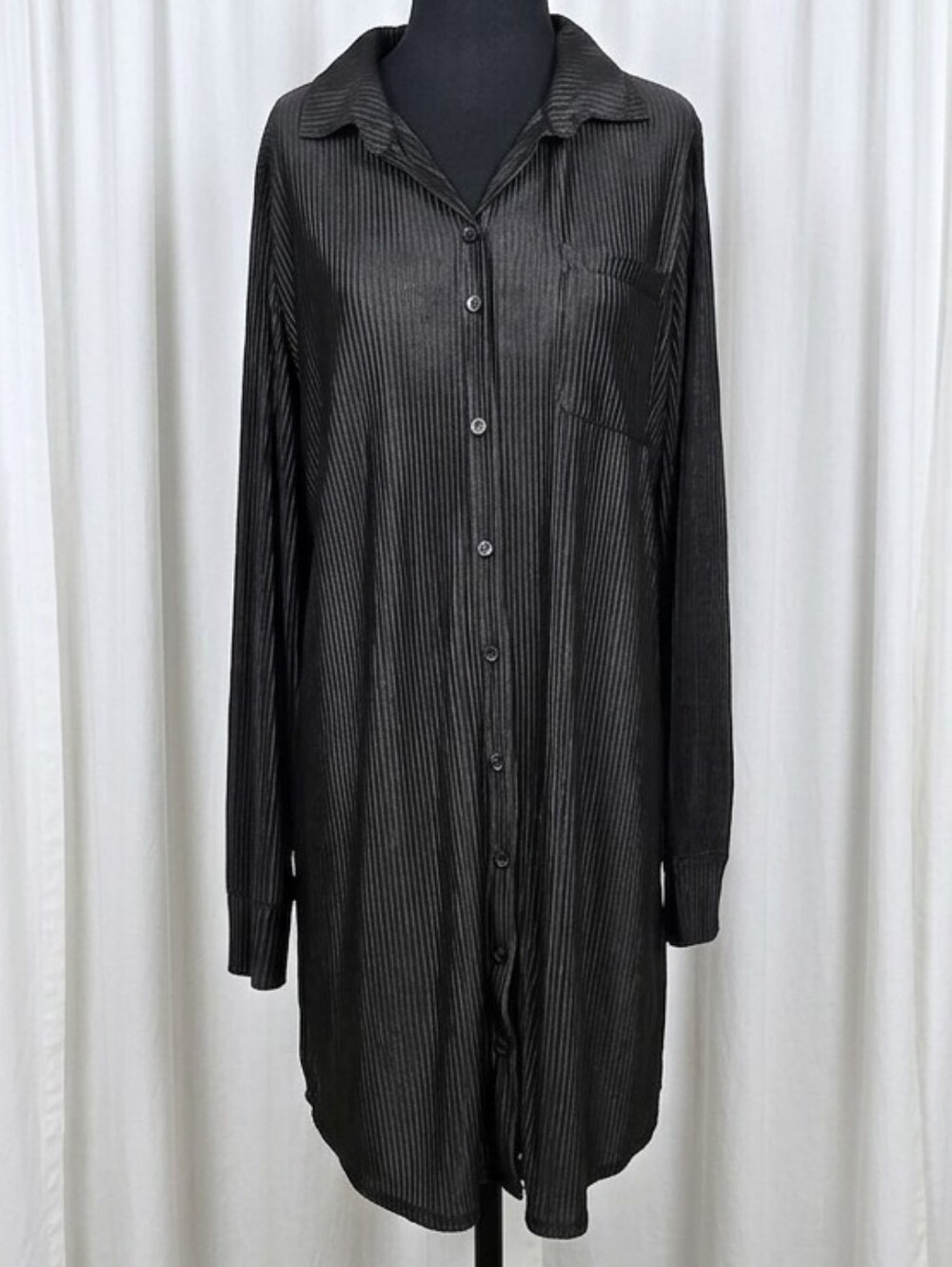 Jolie & Joy by FCT With Love black ribbed button-down tunic shirt